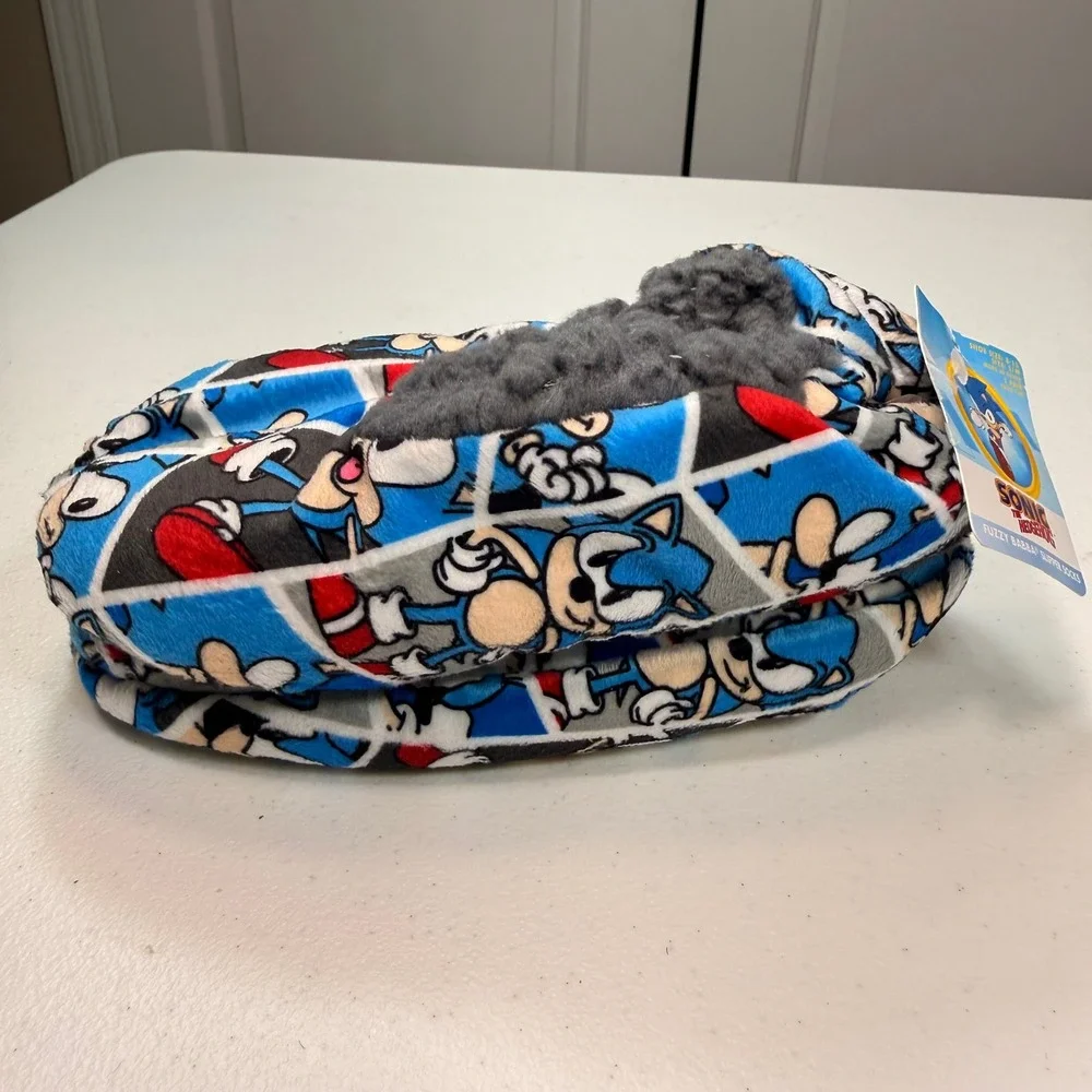 Sonic the Hedgehog Fuzzy Babba Slipper Socks Faux Fur Kids Size 8-13 S/M NEW